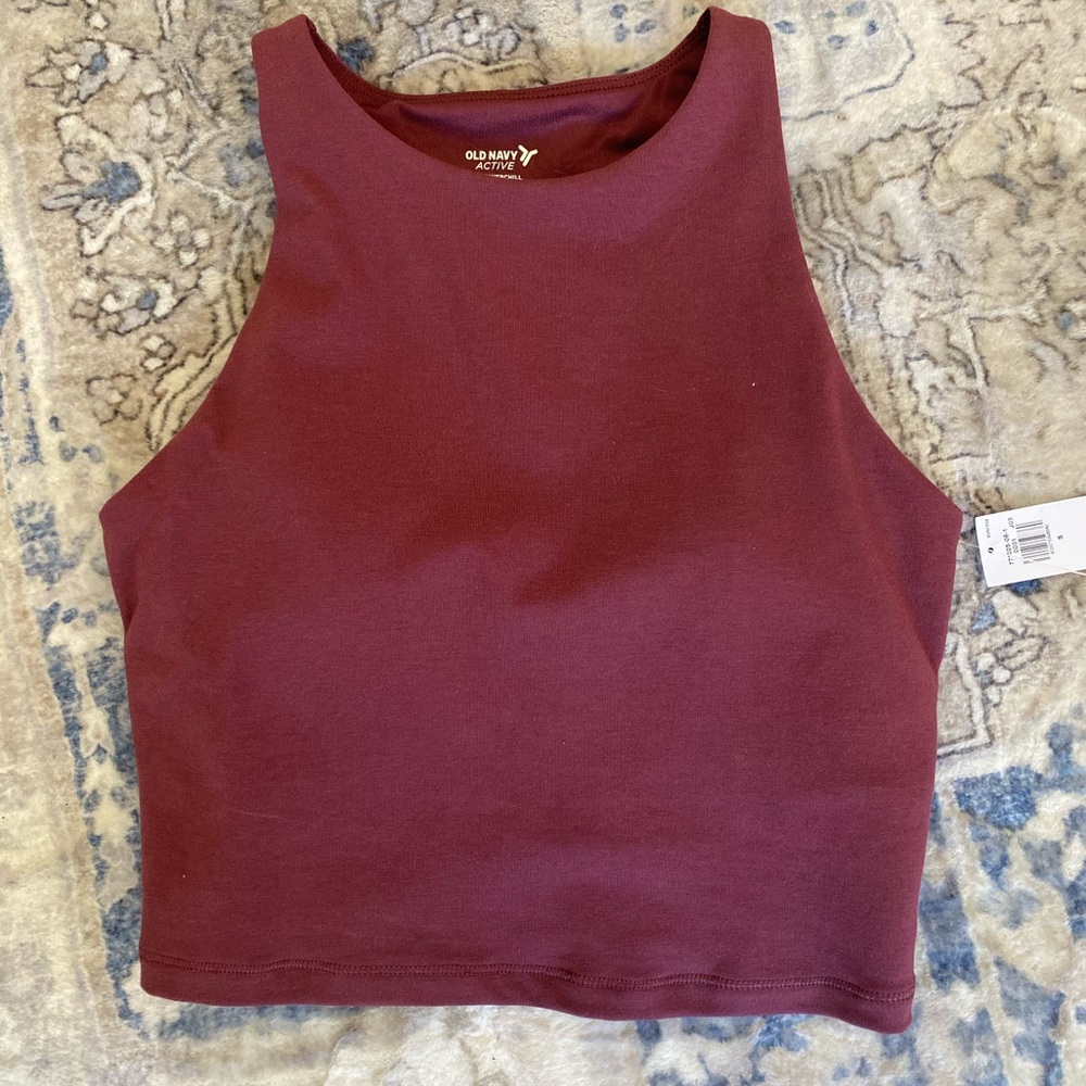 Old Navy cropped athletic top